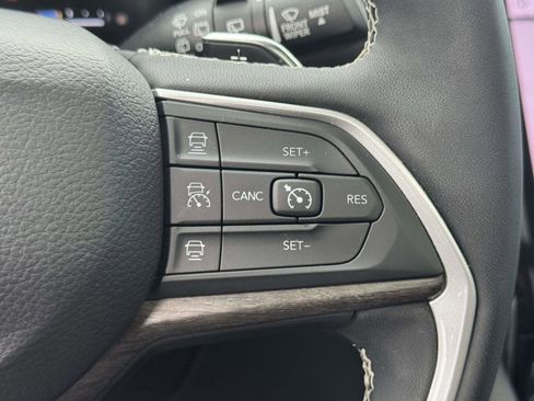 Used 2023 Jeep Grand Cherokee L Limited AWD/4WD image 21