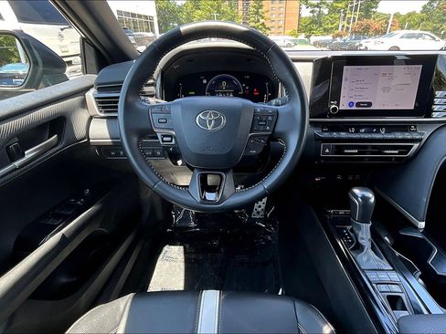 Used 2025 Toyota Camry SE FWD image 5