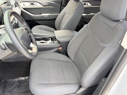 Used 2025 Ford Explorer Active RWD image 19