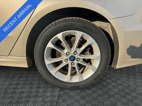 Used 2019 Ford Fusion SE image 14