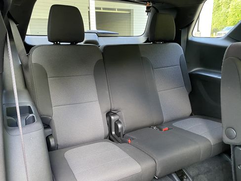 Used 2023 Chevrolet Traverse LT FWD image 36