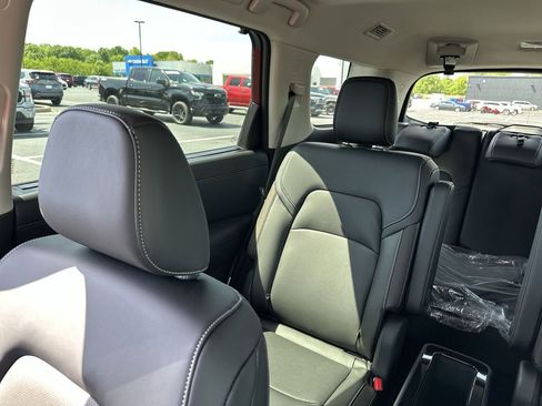 New 2026 Nissan Pathfinder SL w/ SL Premium Package AWD/4WD image 12