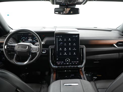 Used 2025 GMC Yukon Denali AWD/4WD image 21