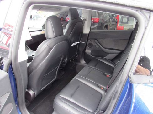 Used 2022 Tesla Model Y Long Range image 10