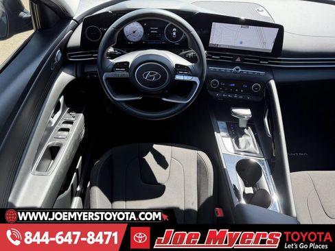 Used 2023 Hyundai Elantra SEL w/ Convenience Package image 13