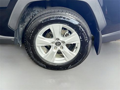 Used 2020 Toyota RAV4 XLE image 27