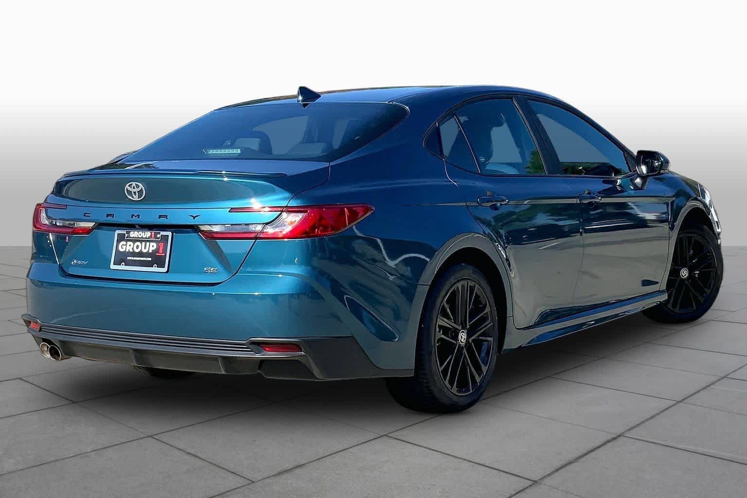 Used 2025 Toyota Camry SE FWD image 13