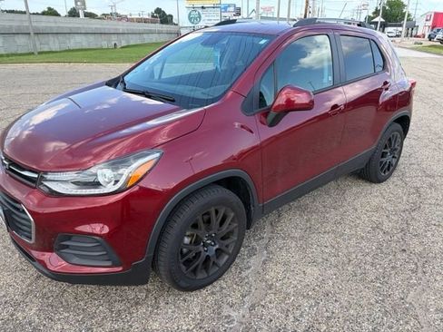 Used 2022 Chevrolet Trax LT w/ Driver Confidence Package AWD/4WD image 3