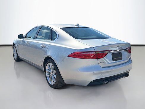 Used 2018 Jaguar XF Premium image 6