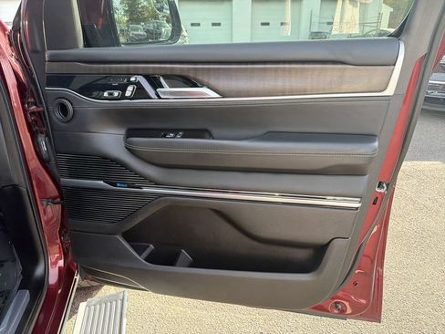Used 2022 Jeep Grand Wagoneer Series I AWD/4WD image 17