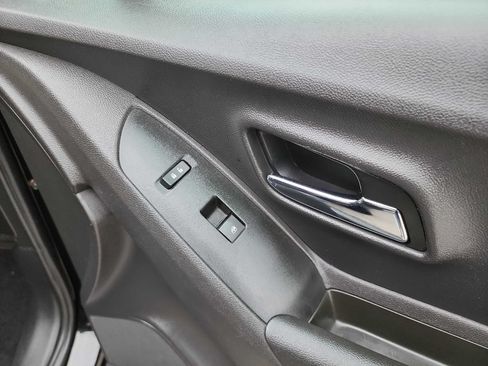 Used 2020 Chevrolet Trax LS w/ Tint and Cruise Package FWD image 34