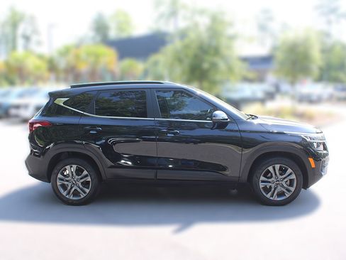 Certified 2023 Kia Seltos S w/ Navigation Package FWD image 13