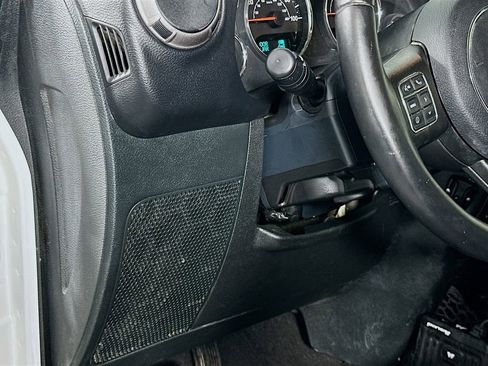 Used 2018 Jeep Wrangler Unlimited Sport S image 10