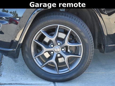 Used 2021 Jeep Grand Cherokee Limited AWD/4WD image 3