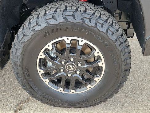 New 2025 Toyota Tundra SR5 w/ TRD Off-Road Package AWD/4WD image 7