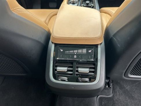 Used 2024 Volvo XC90 B6 Ultimate w/ Lounge Package image 17