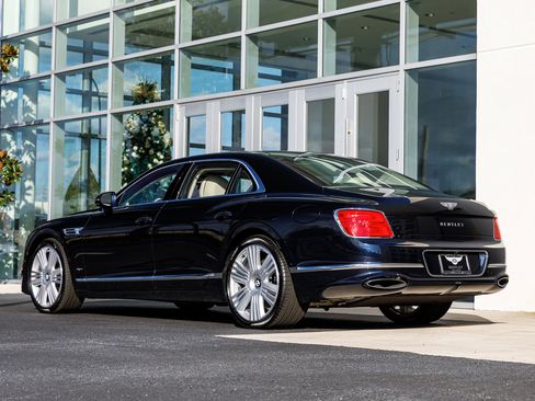 New 2026 Bentley Flying Spur Azure image 11