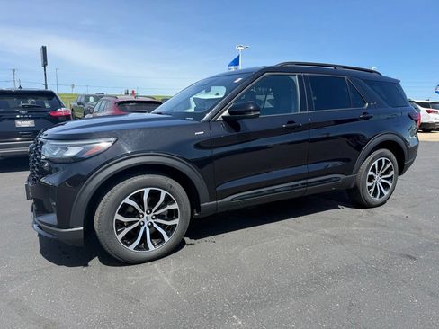 Used 2025 Ford Explorer ST-Line AWD/4WD image 5