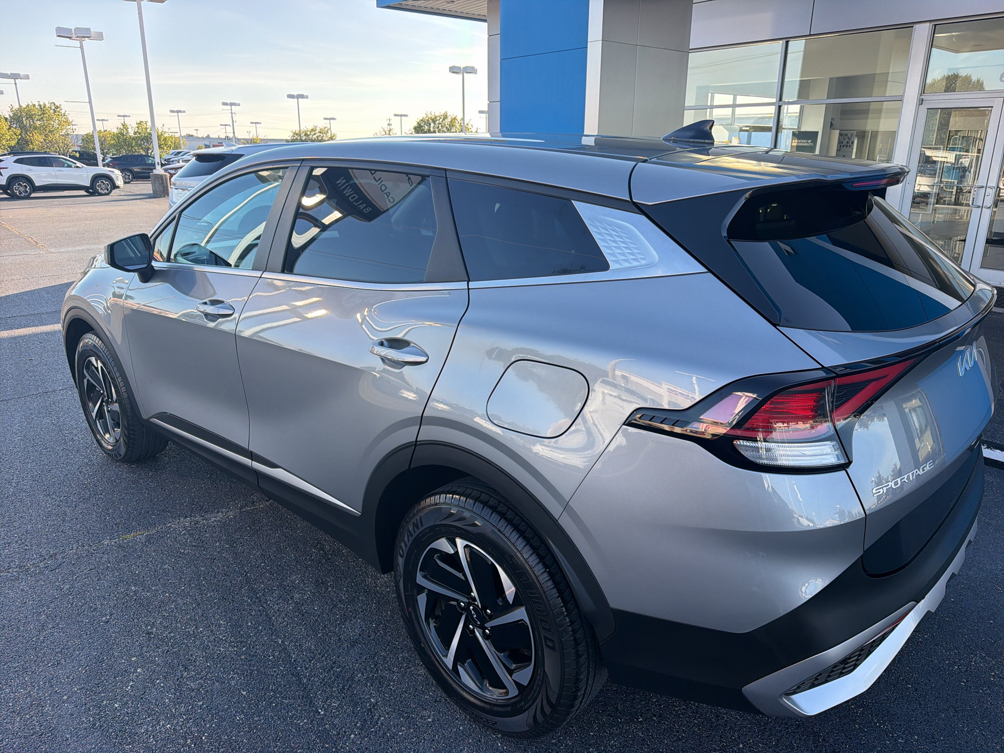 Used 2023 Kia Sportage LX AWD/4WD image 8