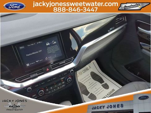 Used 2020 Kia Niro LXS image 17