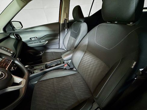 Used 2024 Nissan Kicks SV image 11