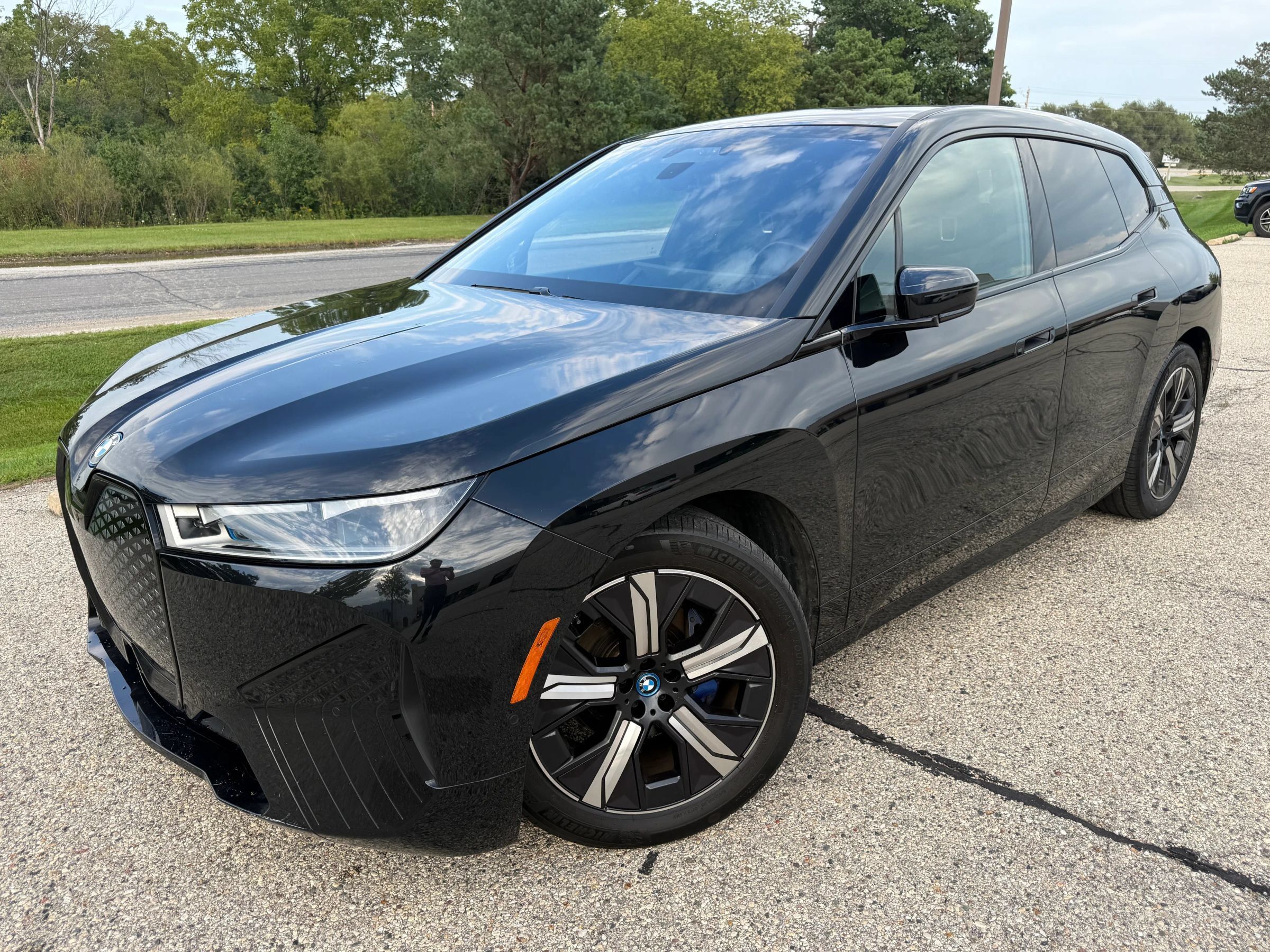 Used 2024 BMW iX xDrive50 w/ Premium Package AWD/4WD image 1