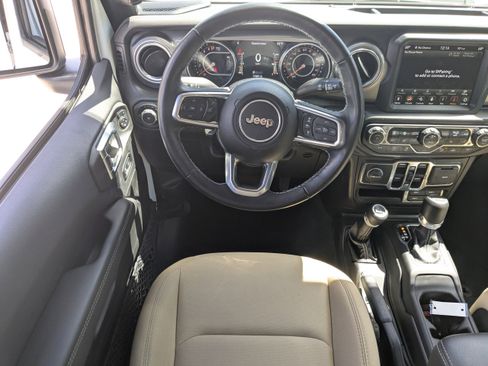 Used 2022 Jeep Wrangler Unlimited Sahara w/ Cold Weather Group image 19