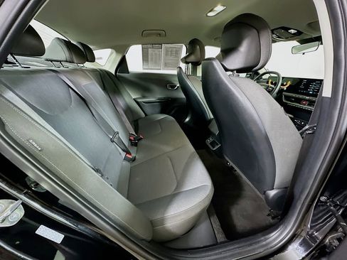 Used 2025 Kia K4 LXS image 10