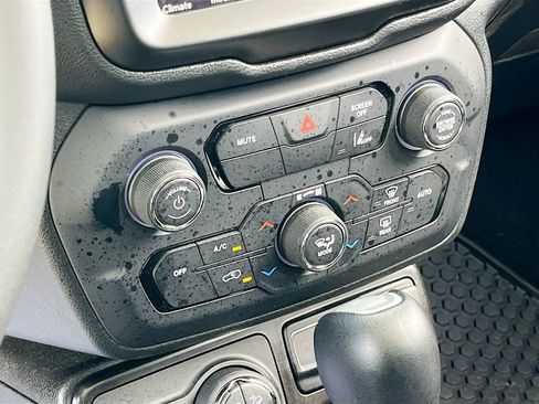 Certified 2023 Jeep Renegade Trailhawk w/ Sun/Sound Group image 16