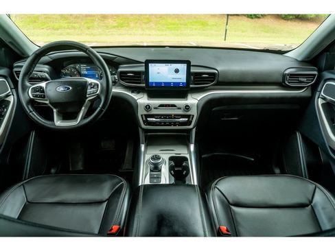 Used 2024 Ford Explorer XLT w/ Equipment Group 202A RWD image 20