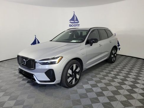 Used 2023 Volvo XC60 T8 Plus w/ Climate Package image 3
