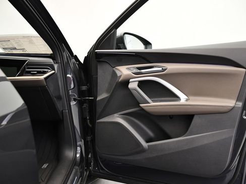 Used 2025 Audi Q5 Premium w/ Convenience Package image 43