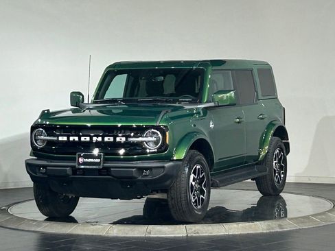 Used 2025 Ford Bronco Outer Banks AWD/4WD image 5