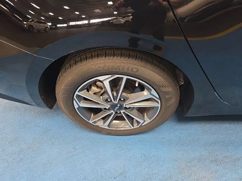 Used 2024 Kia Forte LXS FWD image 6