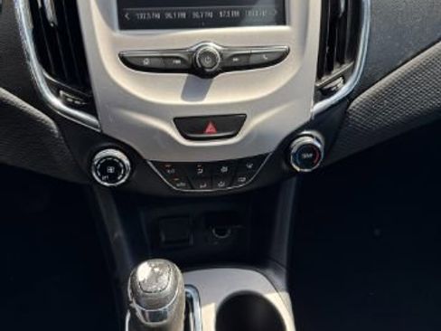 Used 2017 Chevrolet Cruze LS image 18