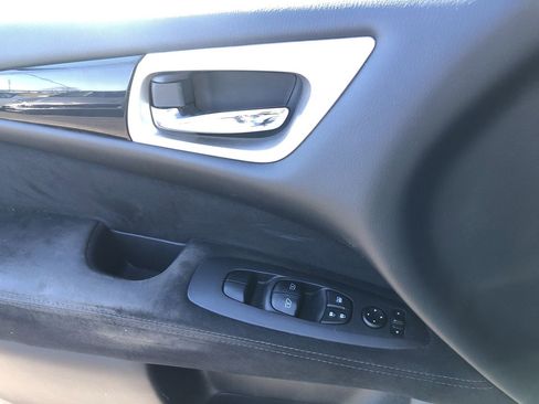 Used 2014 Nissan Pathfinder SV image 13