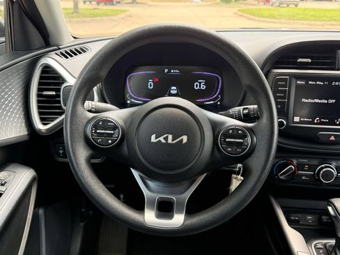 Used 2025 Kia Soul LX w/ LX Technology Package FWD image 28