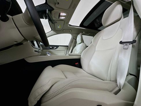 Used 2025 Volvo V60 B5 Cross Country Ultra w/ Climate Package image 18