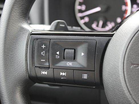 Certified 2022 Nissan Rogue SV image 25