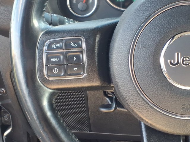 Used 2017 Jeep Wrangler Unlimited Sahara w/ Connectivity Group AWD/4WD image 16