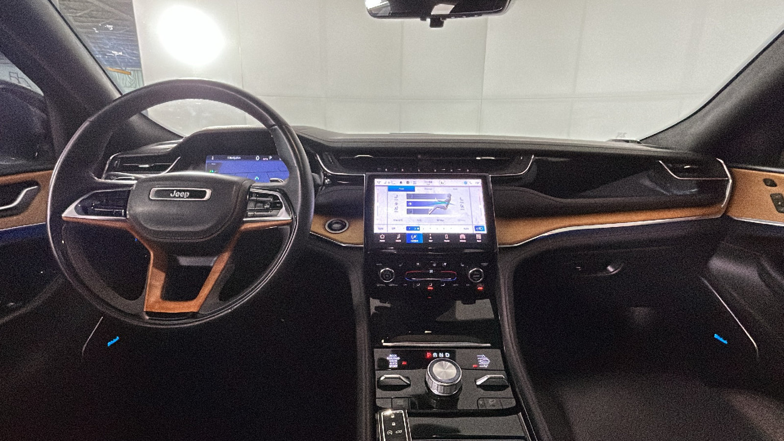 Used 2022 Jeep Grand Cherokee Summit AWD/4WD image 32