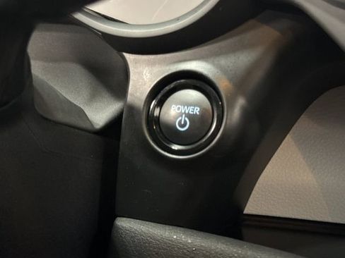 Used 2025 Toyota Sienna XLE FWD image 17