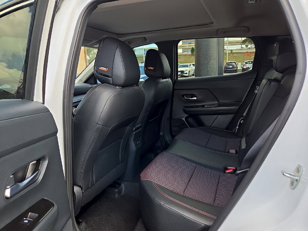Used 2026 Nissan Kicks SR w/ SR Premium Package FWD image 11