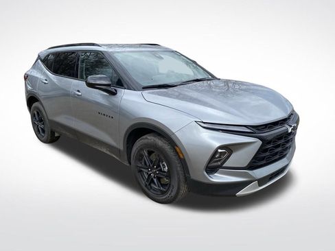 Used 2025 Chevrolet Blazer LT w/ Convenience Package image 9