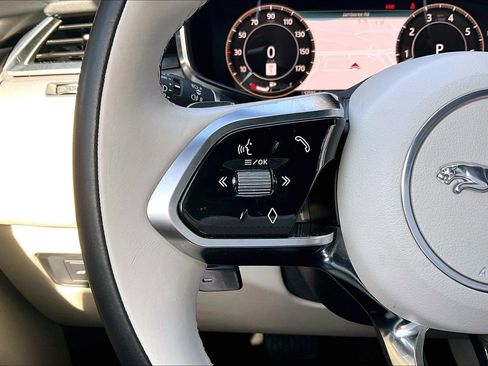 Used 2024 Jaguar F-PACE R-Dynamic S image 23