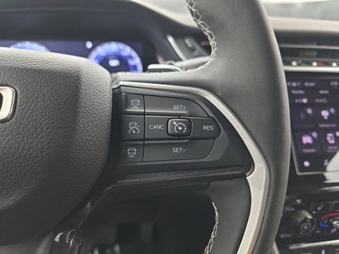 Used 2023 Jeep Grand Cherokee Altitude image 32