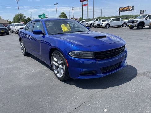 Used 2021 Dodge Charger SXT w/ Plus Group RWD image 2