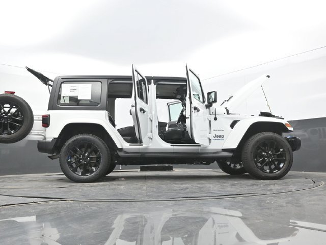 Used 2023 Jeep Wrangler Unlimited Sahara w/ Cold Weather Group AWD/4WD image 67