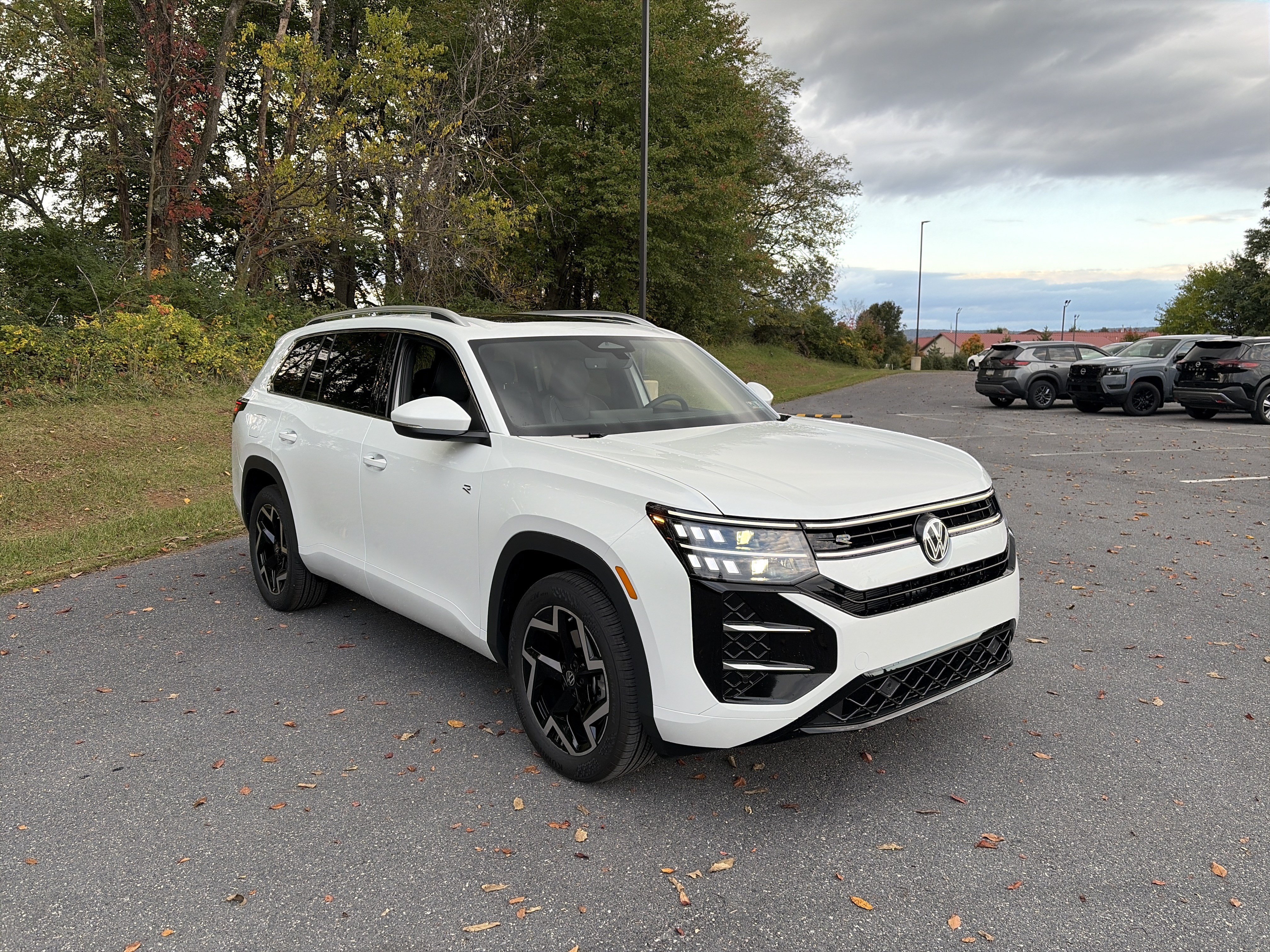 New 2027 Volkswagen Atlas SEL R-Line AWD/4WD image 3
