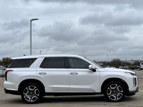 Used 2024 Hyundai Palisade Limited image 3